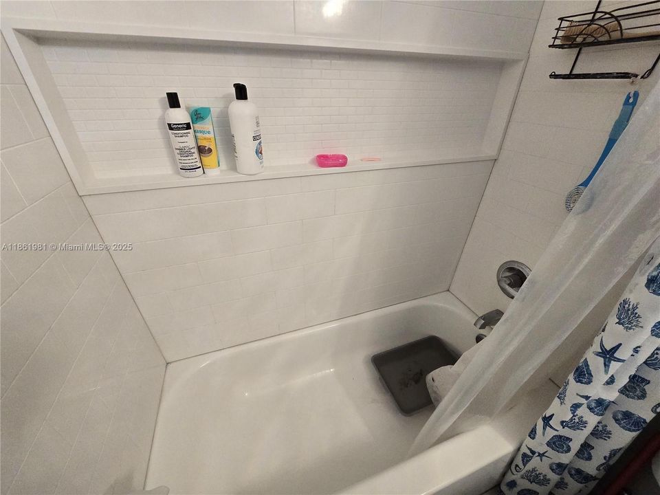 На продажу: $280,000 (2 спален, 1 ванн, 800 Квадратных фут)