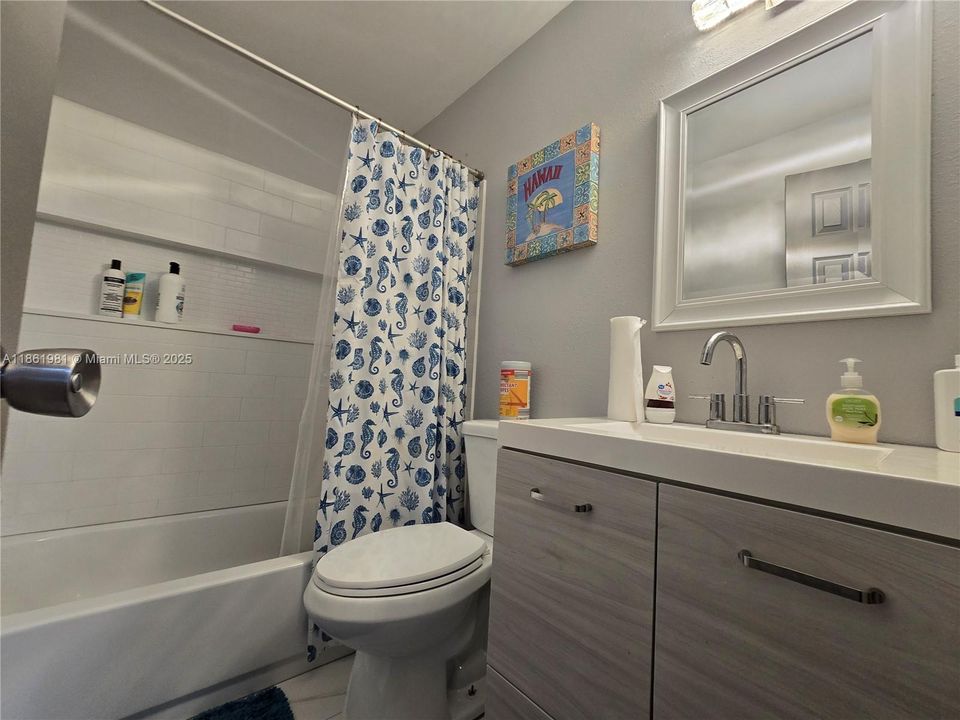 На продажу: $280,000 (2 спален, 1 ванн, 800 Квадратных фут)