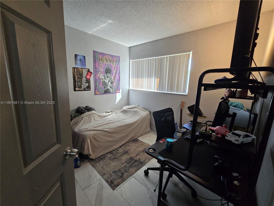 На продажу: $280,000 (2 спален, 1 ванн, 800 Квадратных фут)