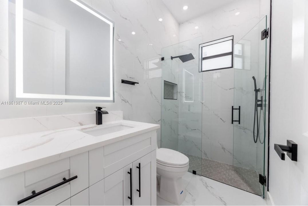 Под контрактом: $369,000 (4 спален, 2 ванн, 0 Квадратных фут)