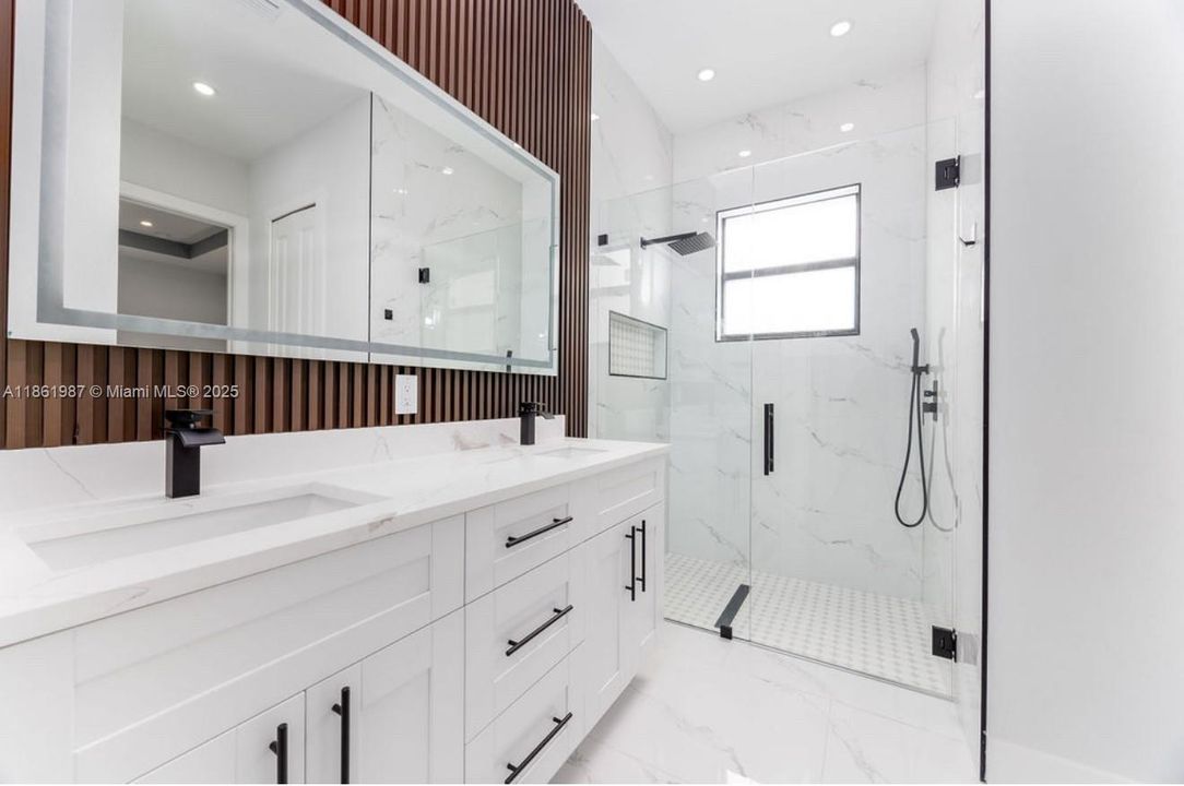 Под контрактом: $369,000 (4 спален, 2 ванн, 0 Квадратных фут)