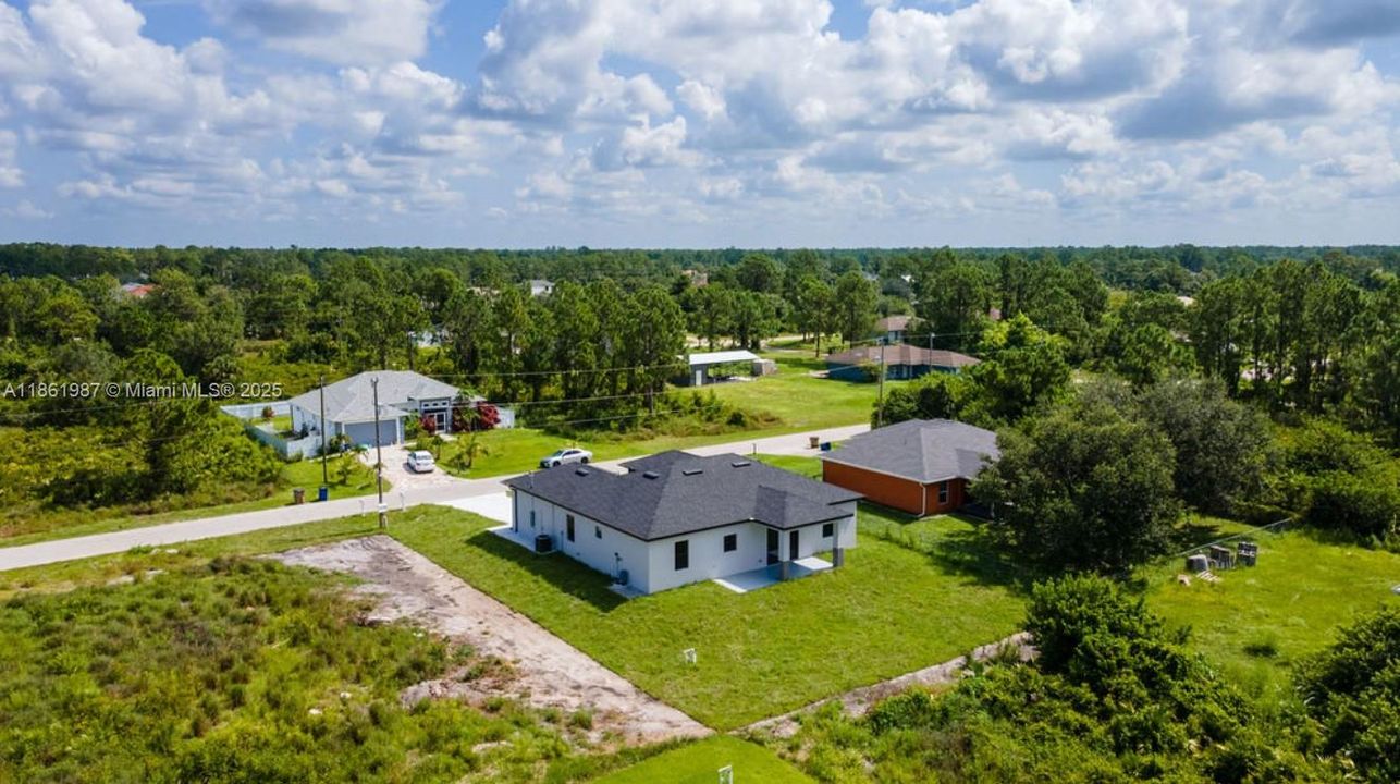 Под контрактом: $369,000 (4 спален, 2 ванн, 0 Квадратных фут)