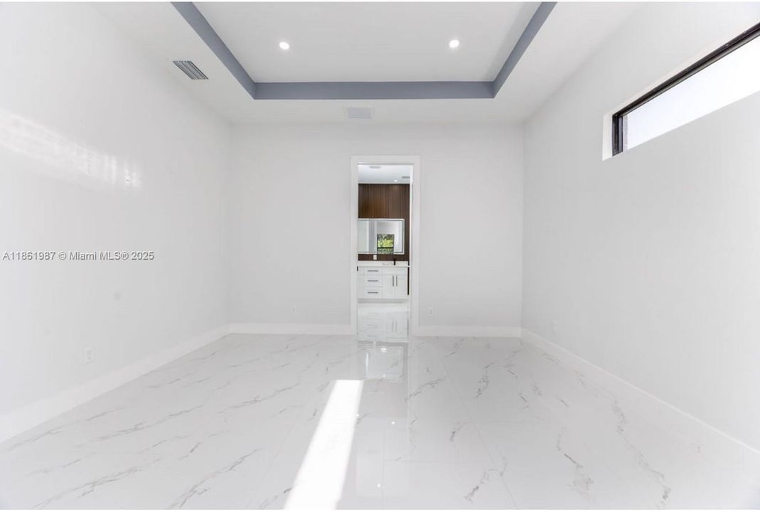 Под контрактом: $369,000 (4 спален, 2 ванн, 0 Квадратных фут)