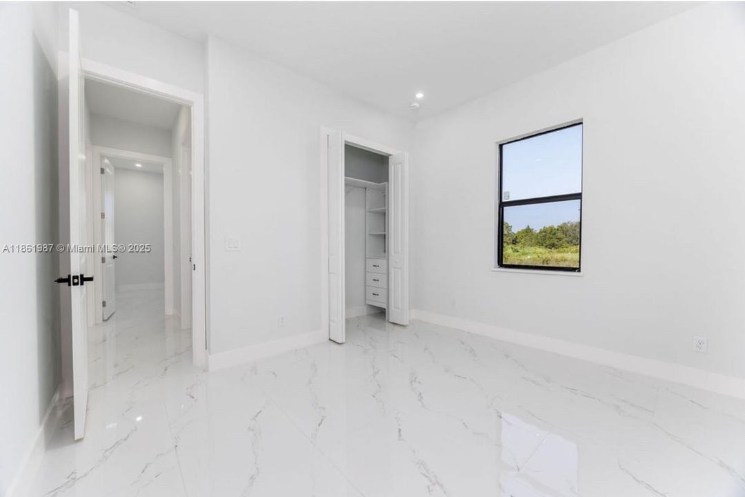 Под контрактом: $369,000 (4 спален, 2 ванн, 0 Квадратных фут)