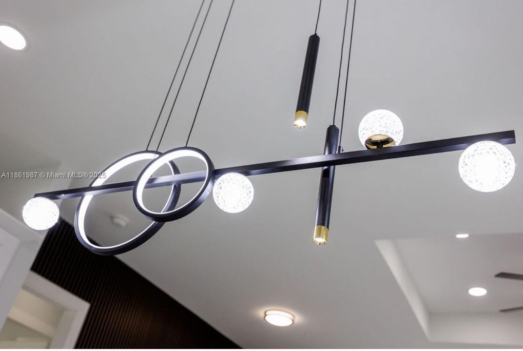 Под контрактом: $369,000 (4 спален, 2 ванн, 0 Квадратных фут)