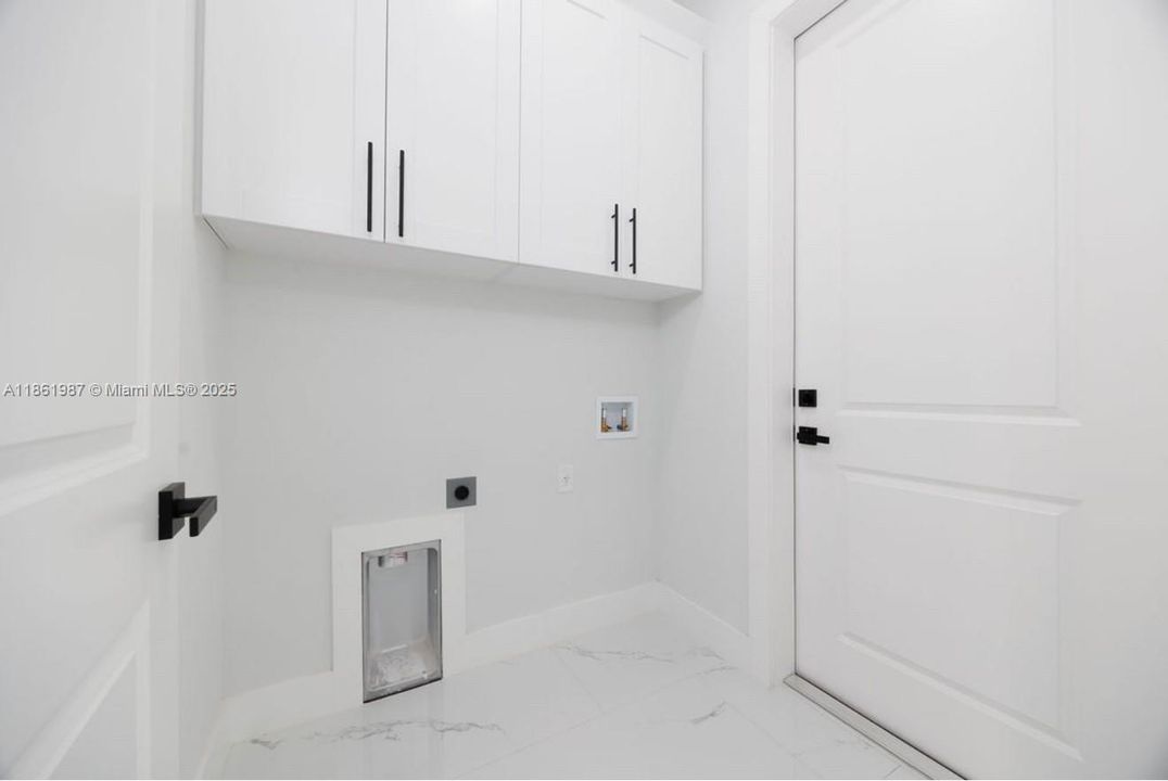 Под контрактом: $369,000 (4 спален, 2 ванн, 0 Квадратных фут)