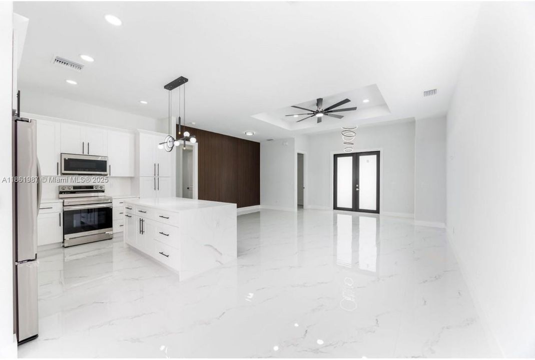 Под контрактом: $369,000 (4 спален, 2 ванн, 0 Квадратных фут)