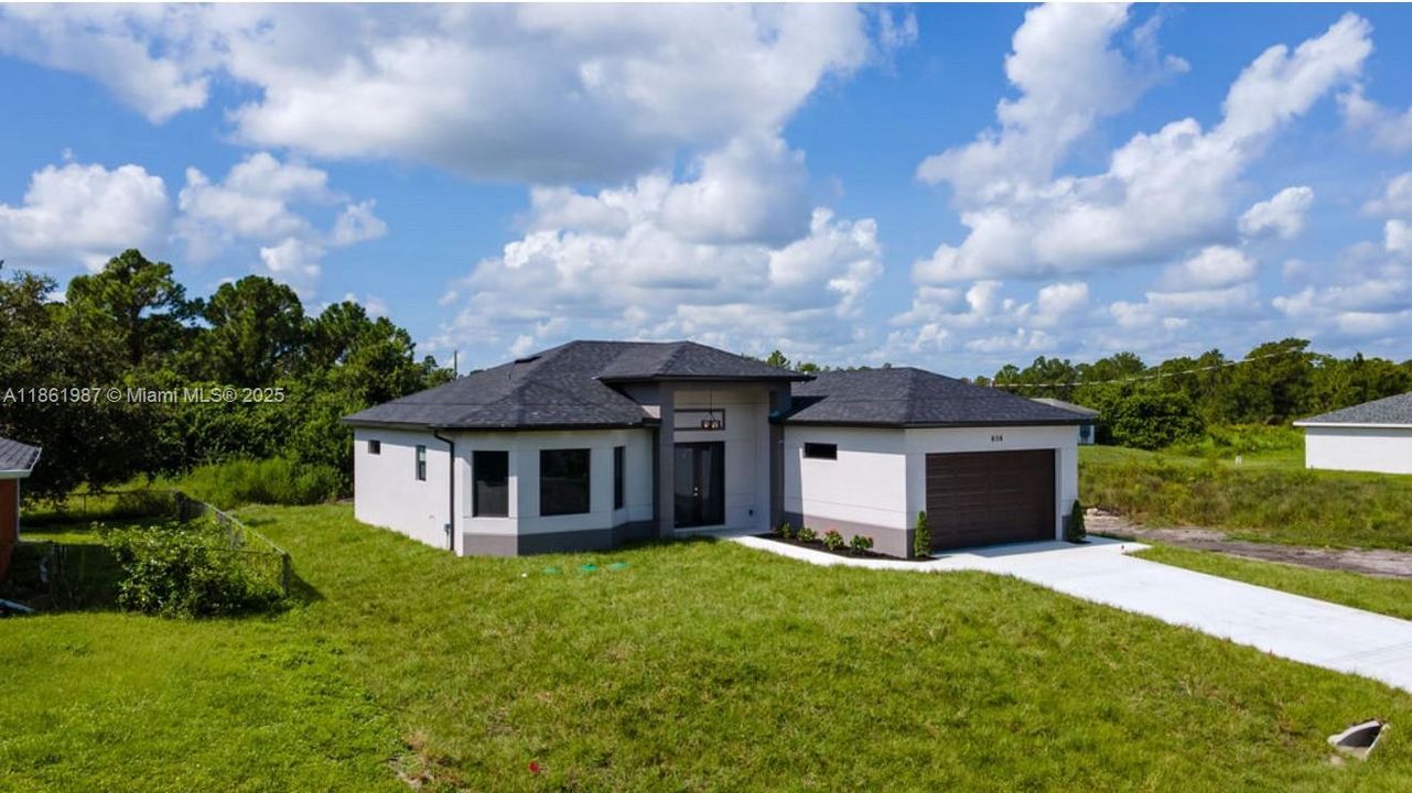 Под контрактом: $369,000 (4 спален, 2 ванн, 0 Квадратных фут)