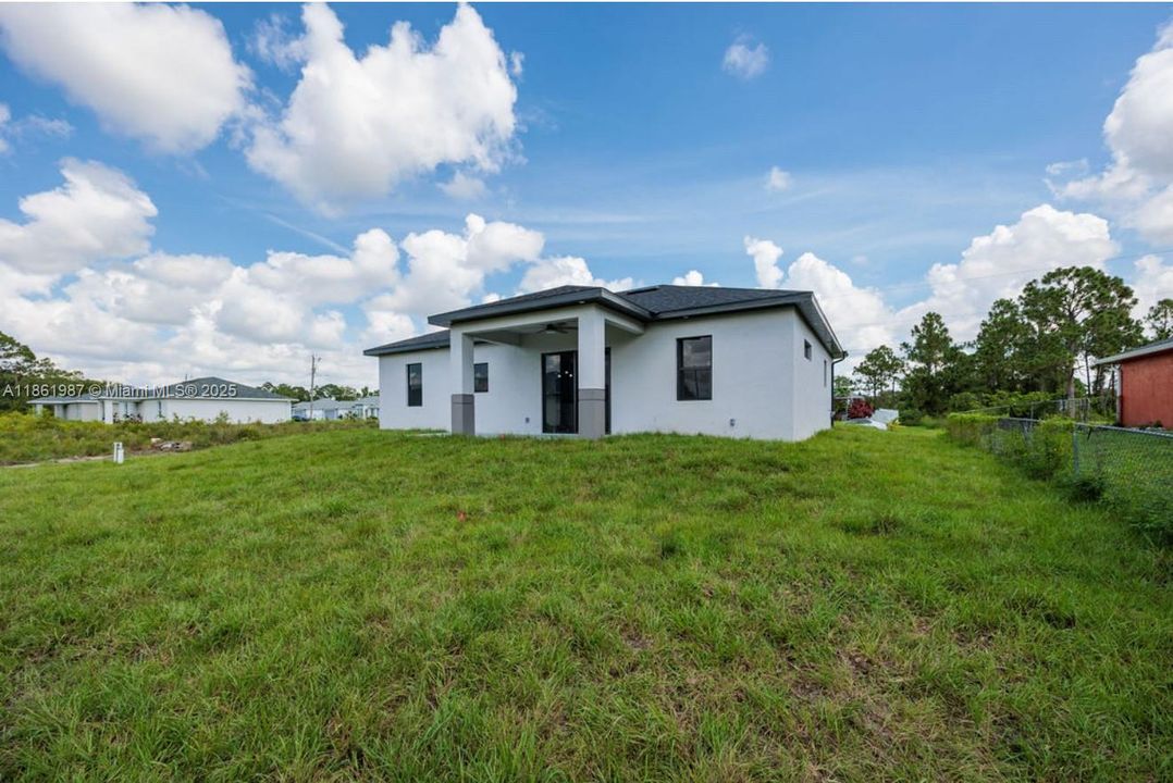 Под контрактом: $369,000 (4 спален, 2 ванн, 0 Квадратных фут)