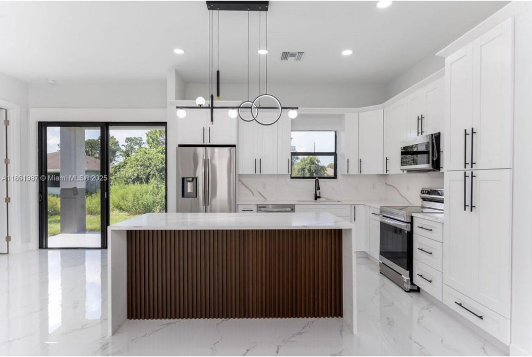 Под контрактом: $369,000 (4 спален, 2 ванн, 0 Квадратных фут)