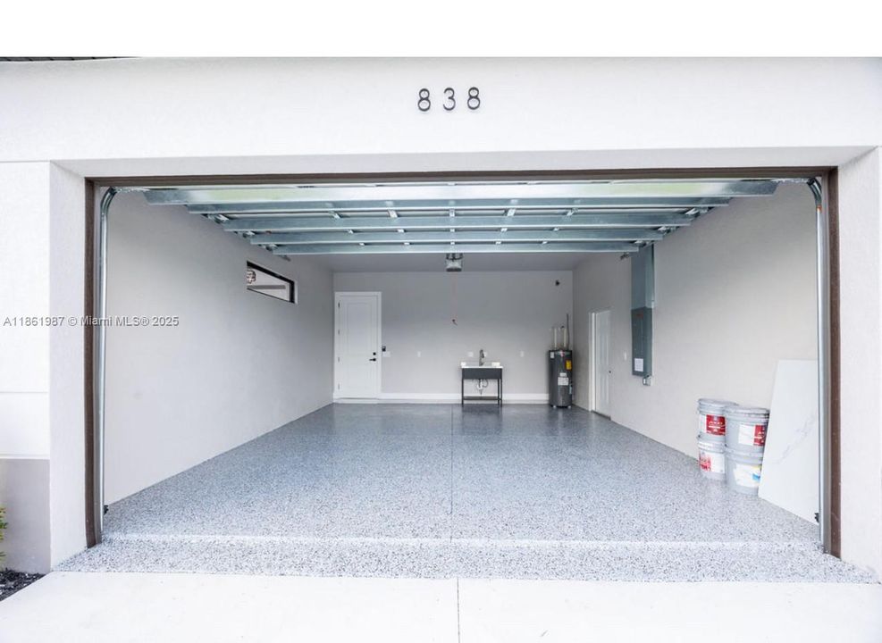 Под контрактом: $369,000 (4 спален, 2 ванн, 0 Квадратных фут)