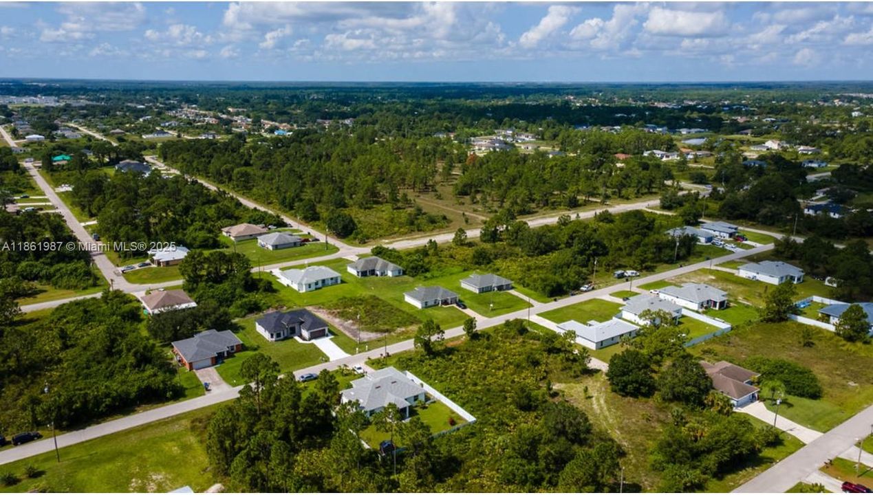 Под контрактом: $369,000 (4 спален, 2 ванн, 0 Квадратных фут)