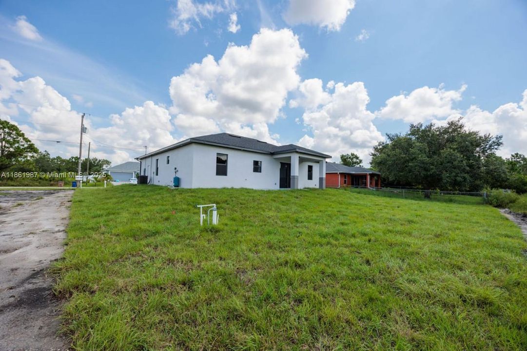 Под контрактом: $369,000 (4 спален, 2 ванн, 0 Квадратных фут)