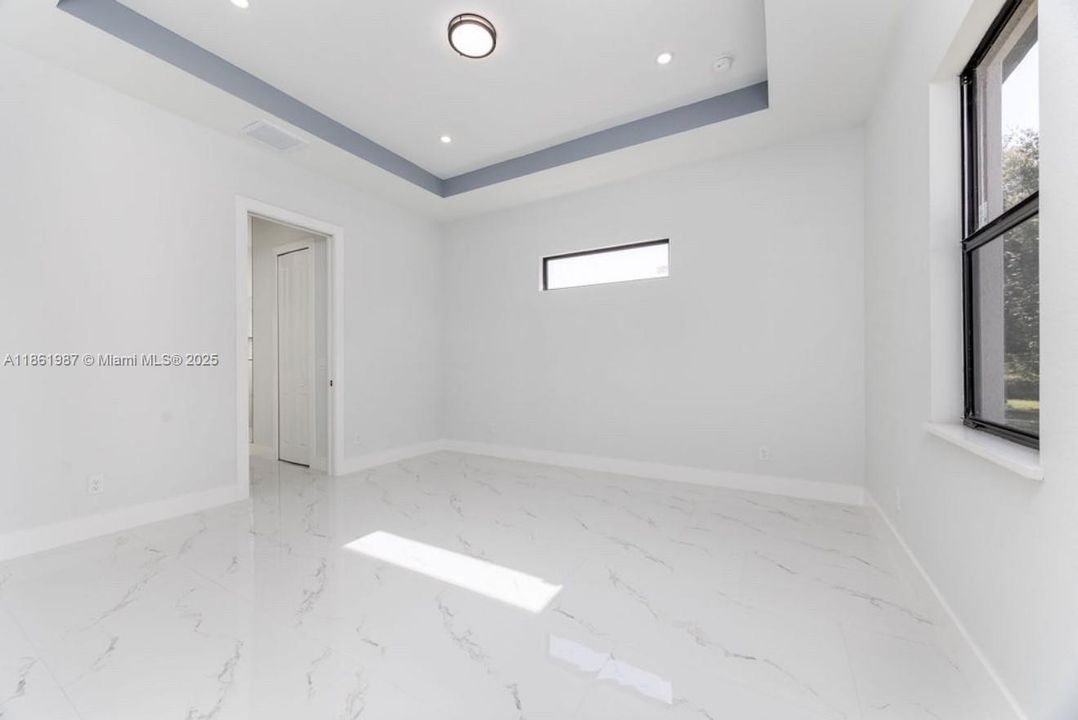 Под контрактом: $369,000 (4 спален, 2 ванн, 0 Квадратных фут)