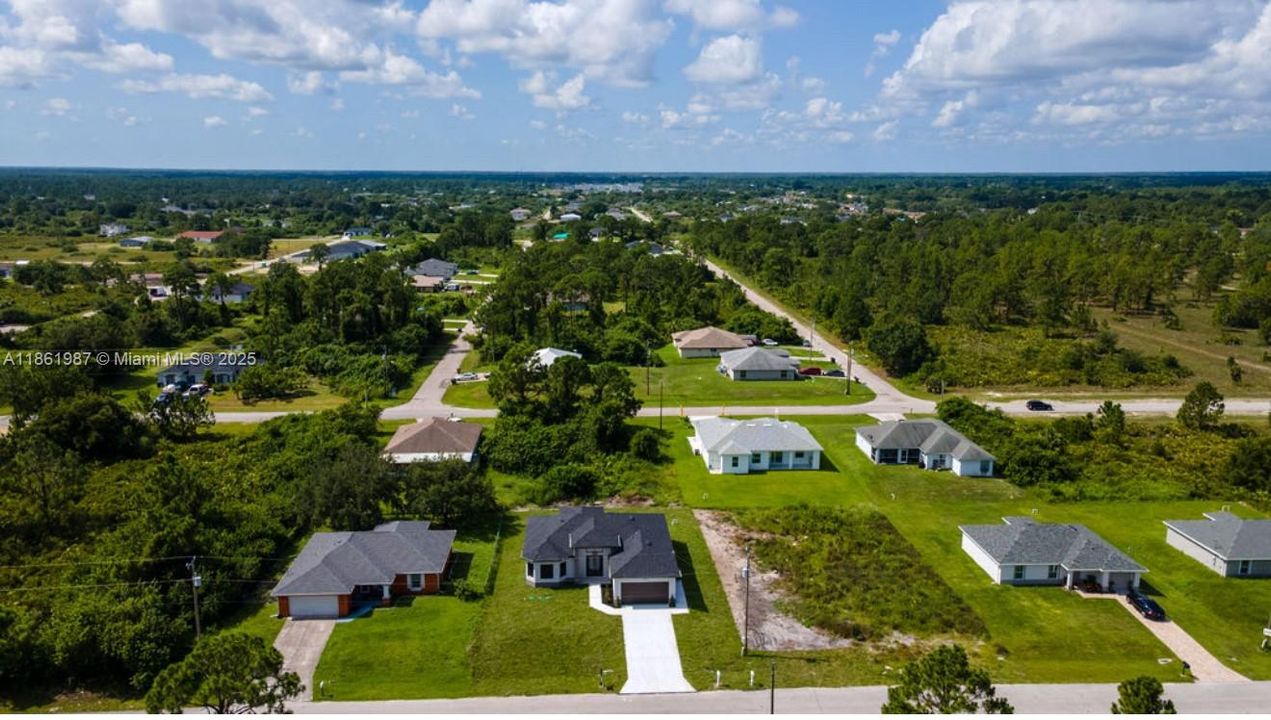 Под контрактом: $369,000 (4 спален, 2 ванн, 0 Квадратных фут)