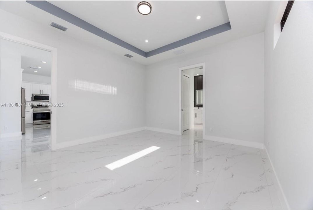 Под контрактом: $369,000 (4 спален, 2 ванн, 0 Квадратных фут)