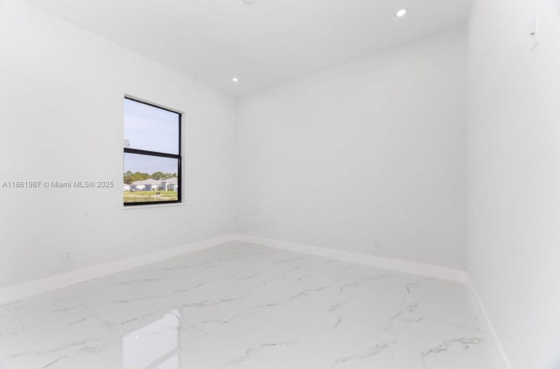 Под контрактом: $369,000 (4 спален, 2 ванн, 0 Квадратных фут)