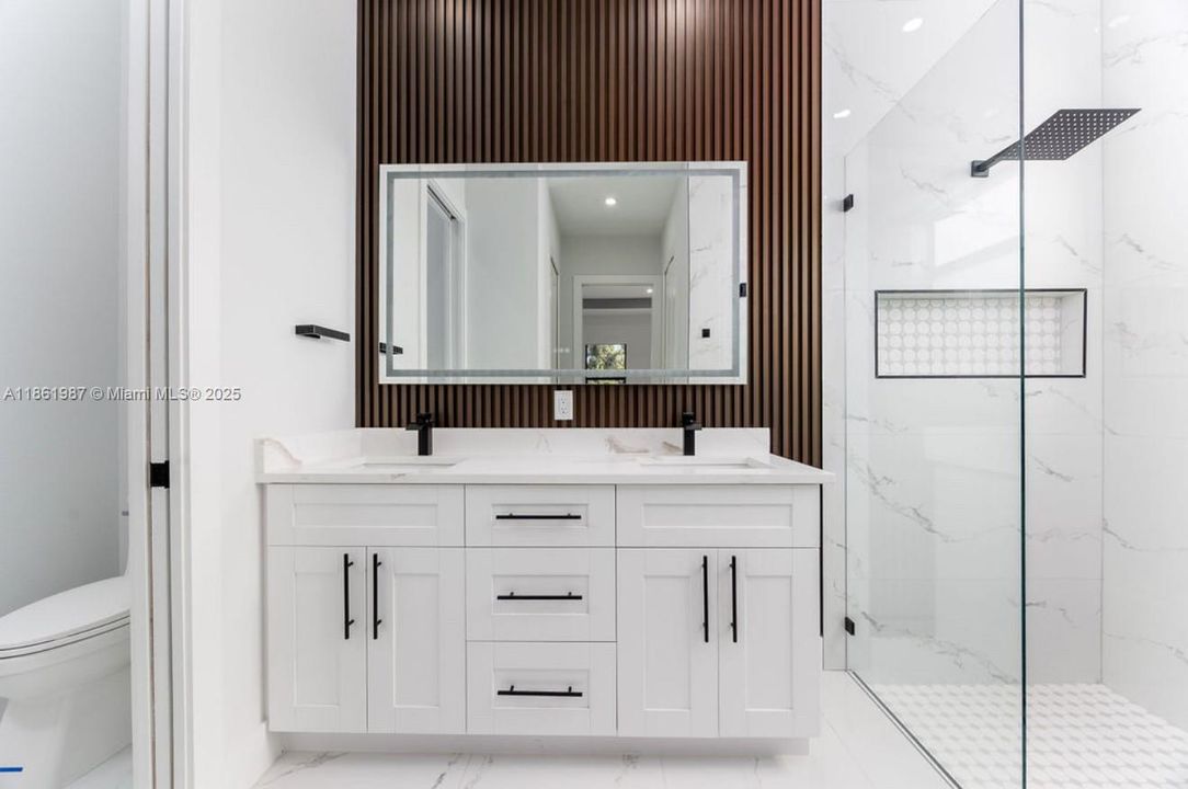 Под контрактом: $369,000 (4 спален, 2 ванн, 0 Квадратных фут)