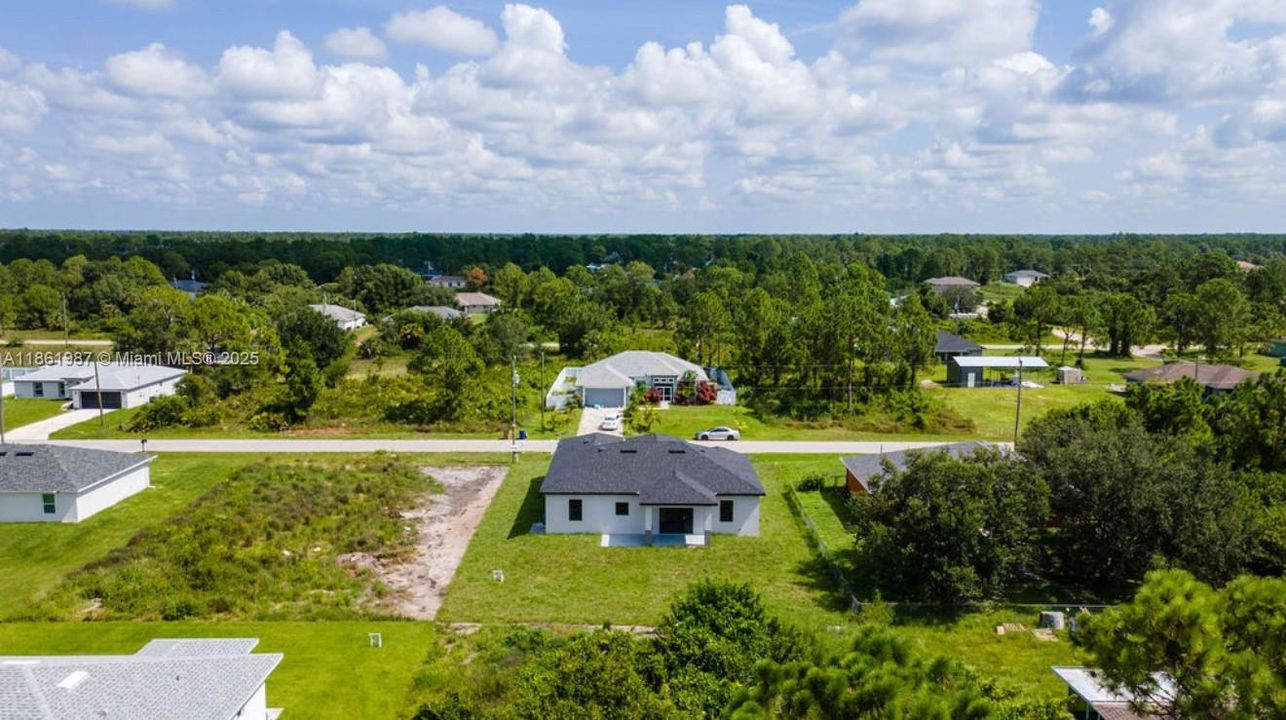 Под контрактом: $369,000 (4 спален, 2 ванн, 0 Квадратных фут)