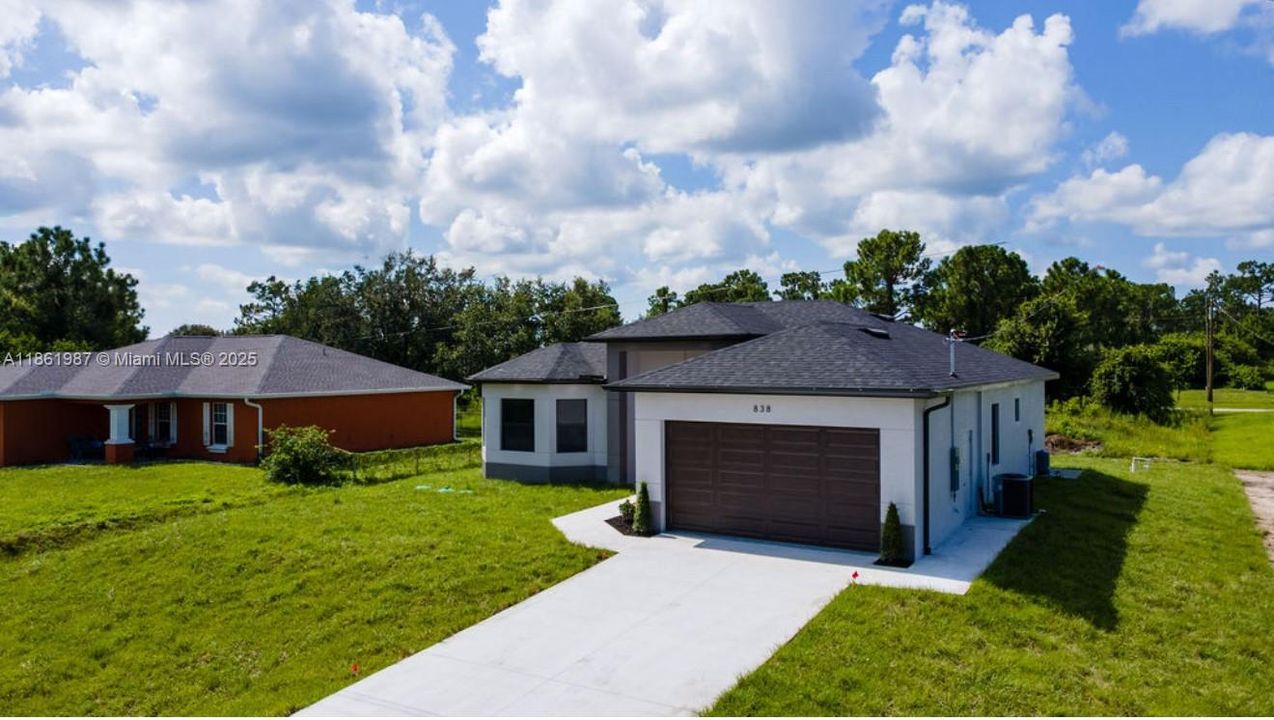 Под контрактом: $369,000 (4 спален, 2 ванн, 0 Квадратных фут)