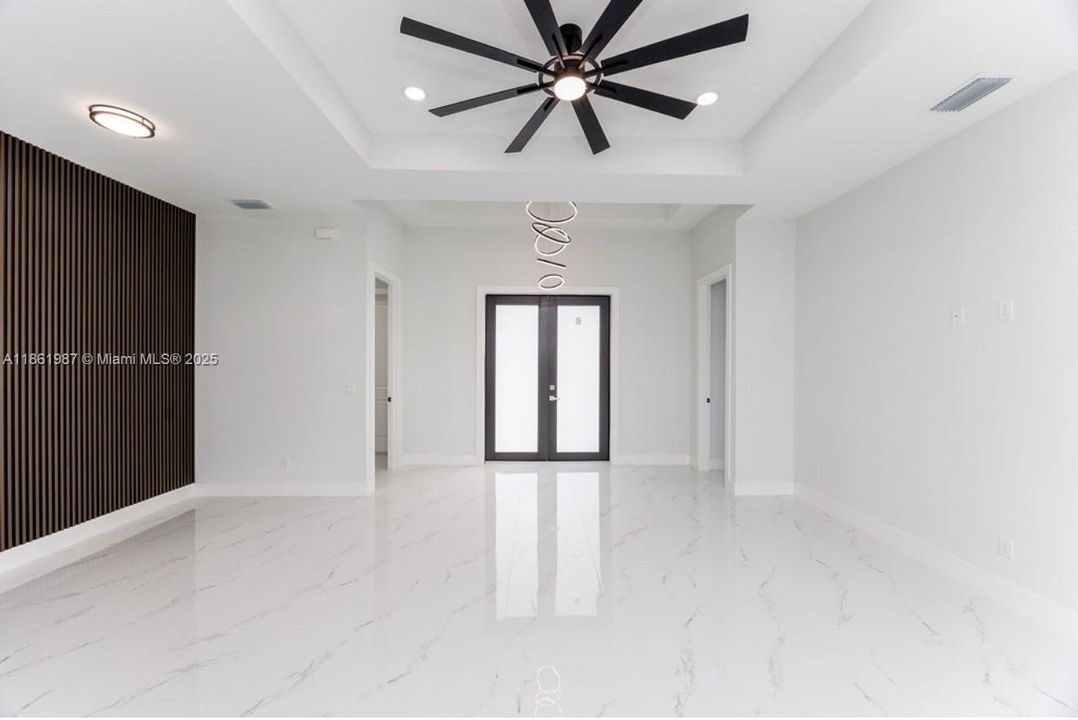 Под контрактом: $369,000 (4 спален, 2 ванн, 0 Квадратных фут)