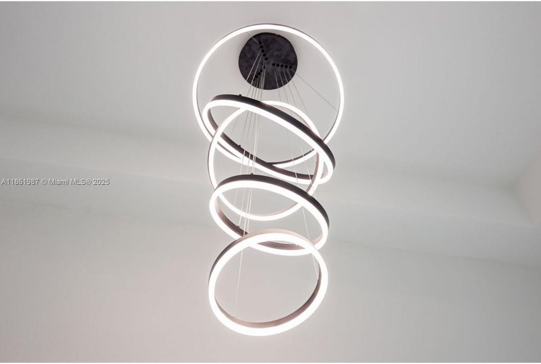 Под контрактом: $369,000 (4 спален, 2 ванн, 0 Квадратных фут)