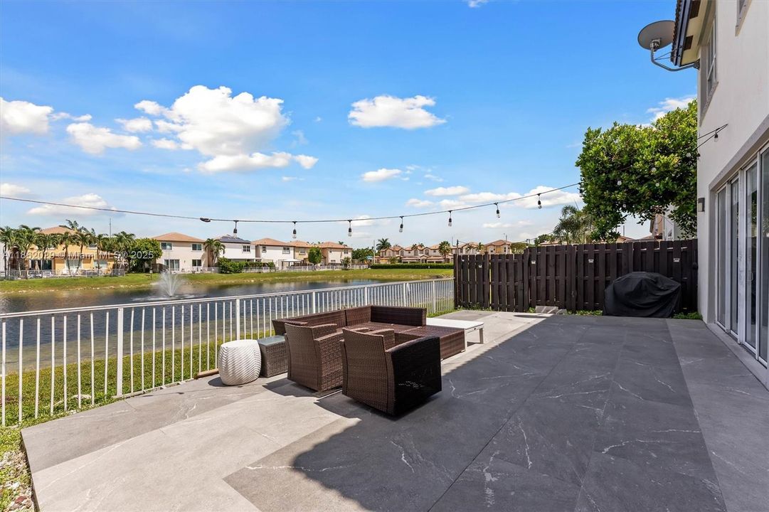 Active With Contract: $825,000 (5 beds, 3 baths, 2355 Square Feet)