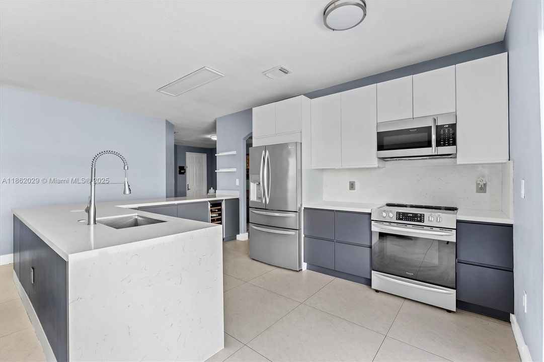 Active With Contract: $825,000 (5 beds, 3 baths, 2355 Square Feet)