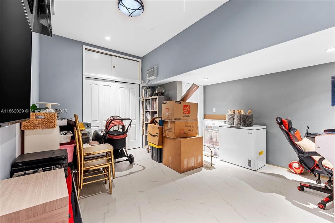 Active With Contract: $825,000 (5 beds, 3 baths, 2355 Square Feet)