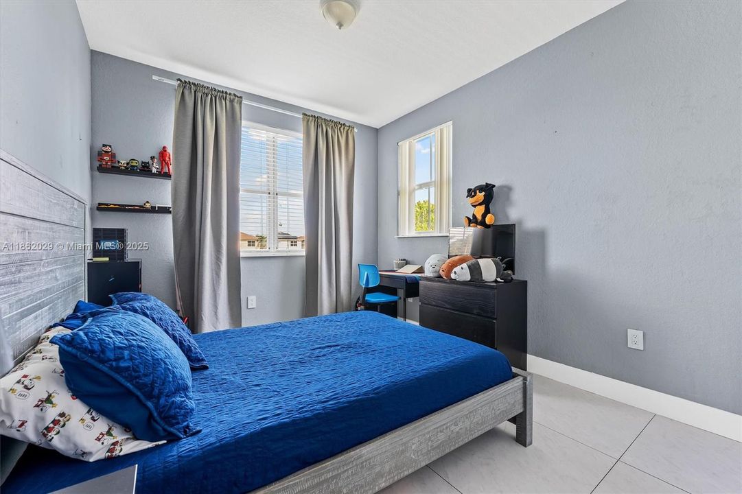 Active With Contract: $825,000 (5 beds, 3 baths, 2355 Square Feet)