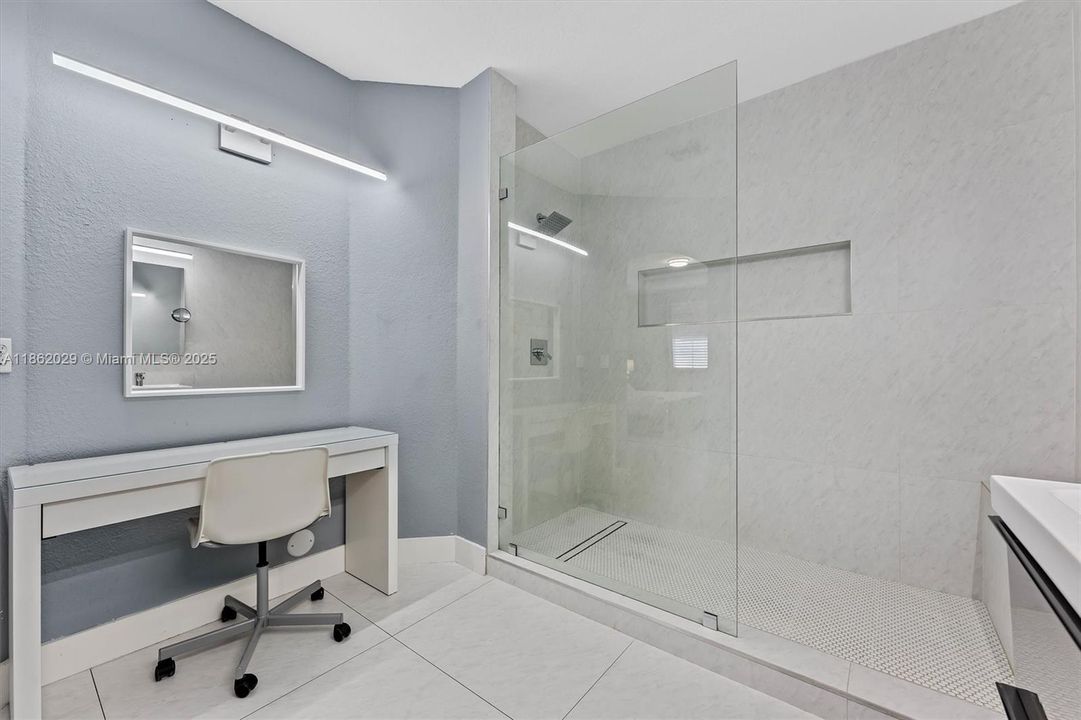 Active With Contract: $825,000 (5 beds, 3 baths, 2355 Square Feet)