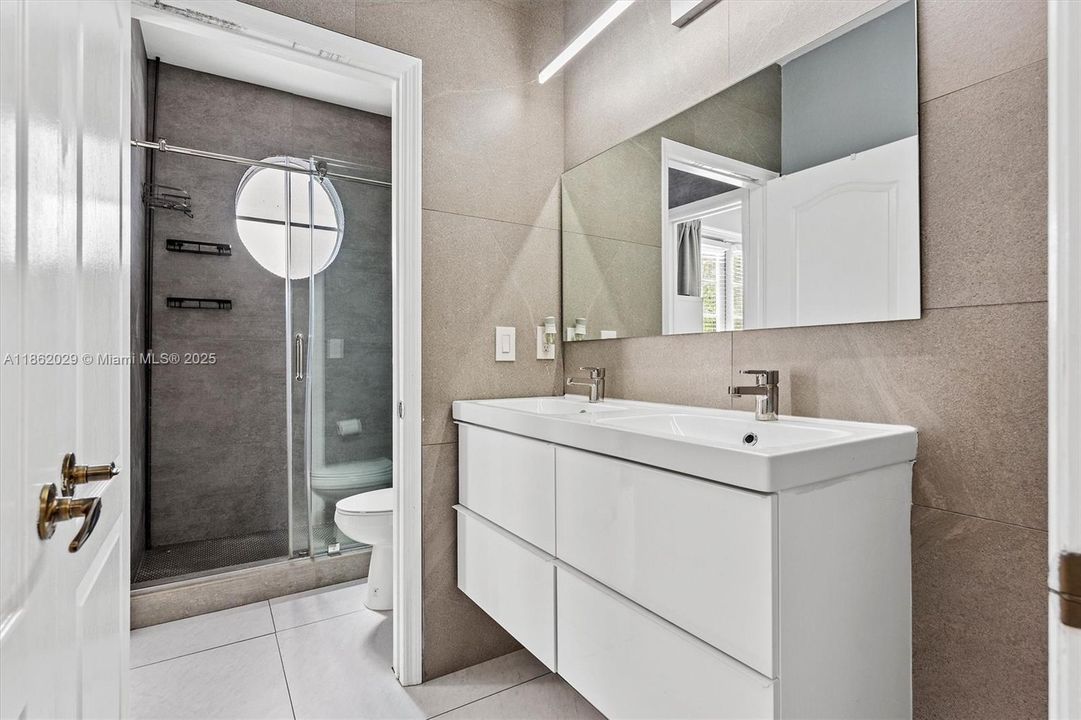 Active With Contract: $825,000 (5 beds, 3 baths, 2355 Square Feet)