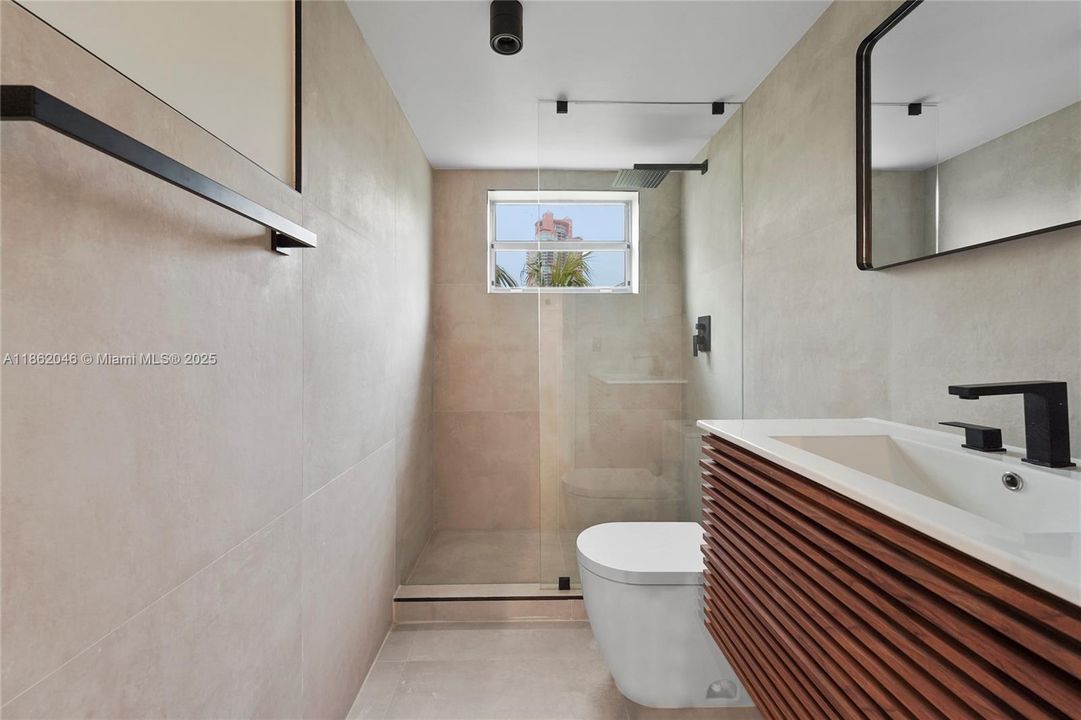 For Sale: $505,000 (1 beds, 1 baths, 650 Square Feet)