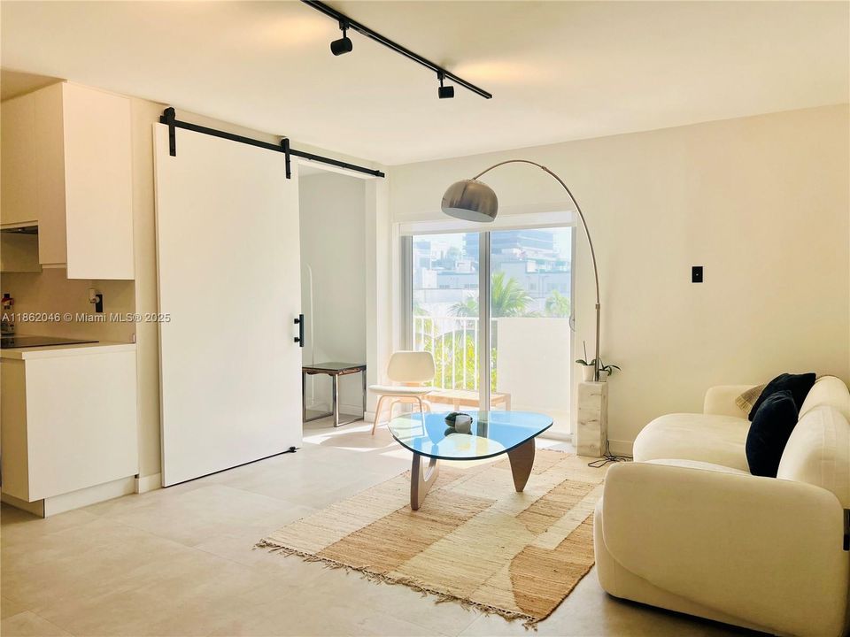 For Sale: $505,000 (1 beds, 1 baths, 650 Square Feet)