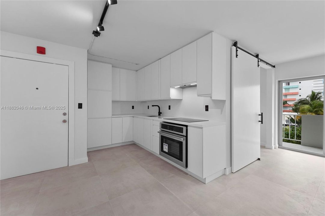 For Sale: $505,000 (1 beds, 1 baths, 650 Square Feet)