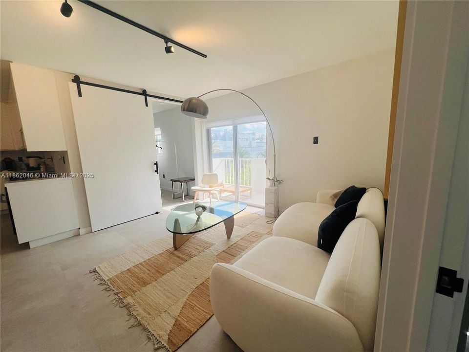 For Sale: $505,000 (1 beds, 1 baths, 650 Square Feet)