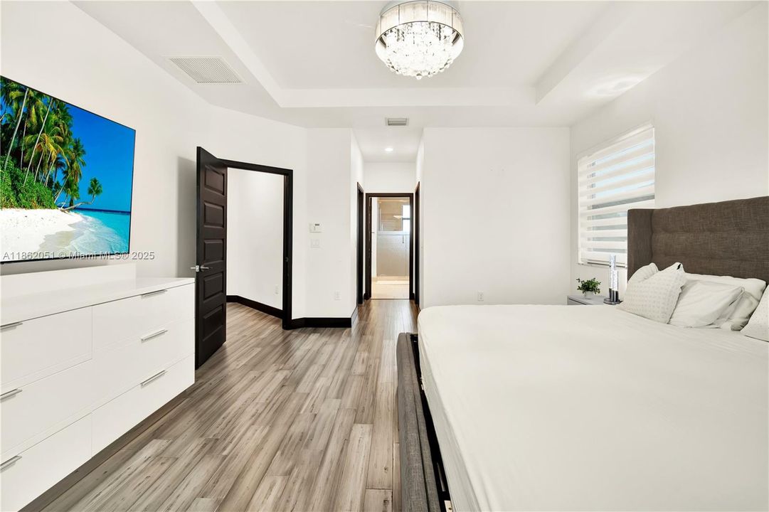 最近售出: $1,200,000 (4 贝兹, 3 浴室, 2847 平方英尺)