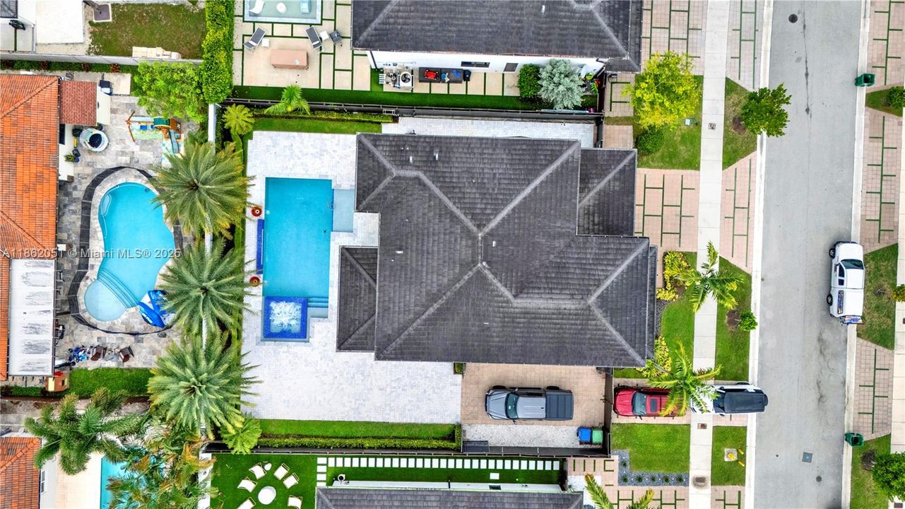 最近售出: $1,200,000 (4 贝兹, 3 浴室, 2847 平方英尺)