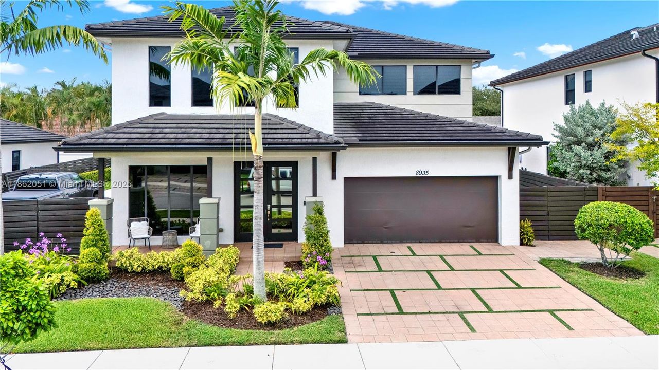 最近售出: $1,200,000 (4 贝兹, 3 浴室, 2847 平方英尺)