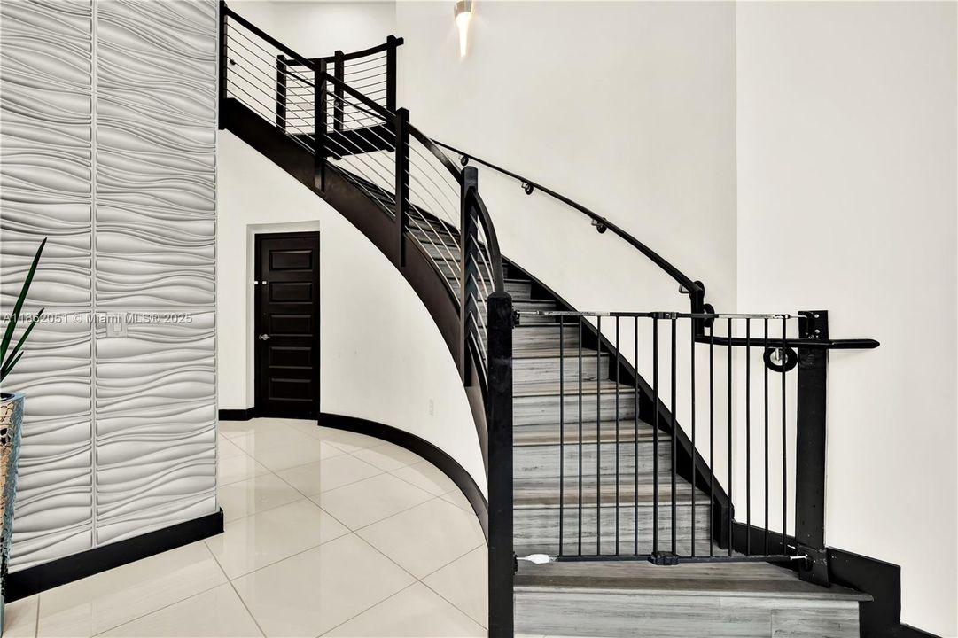 最近售出: $1,200,000 (4 贝兹, 3 浴室, 2847 平方英尺)