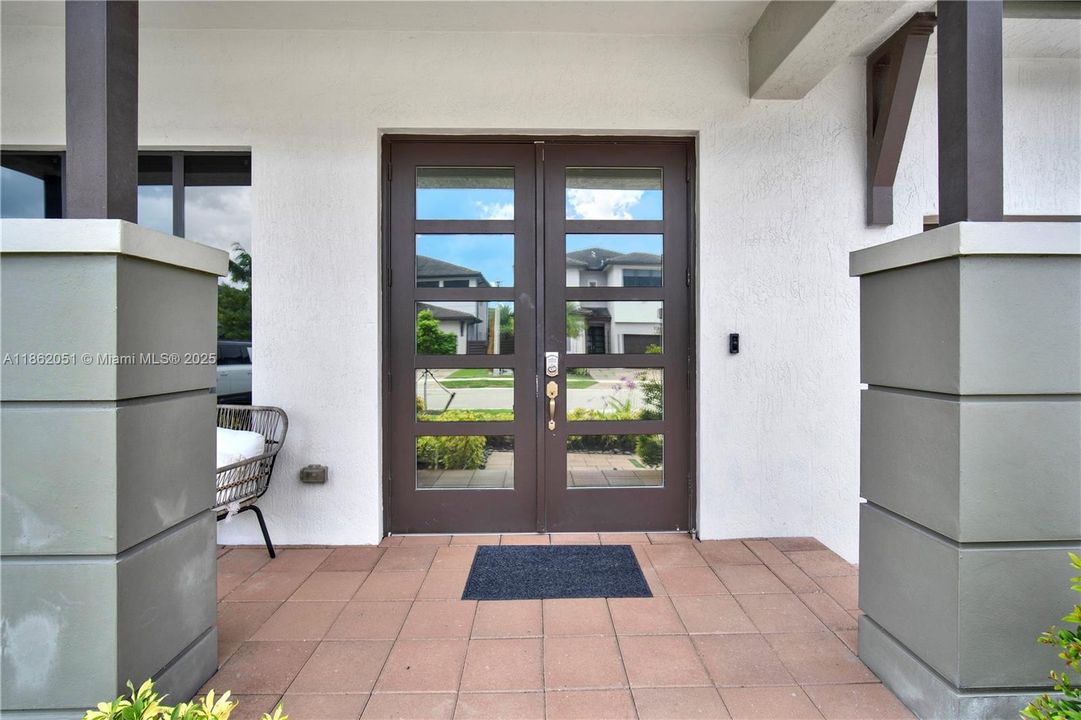 最近售出: $1,200,000 (4 贝兹, 3 浴室, 2847 平方英尺)