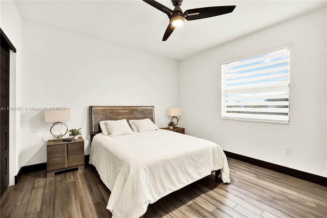 最近售出: $1,200,000 (4 贝兹, 3 浴室, 2847 平方英尺)