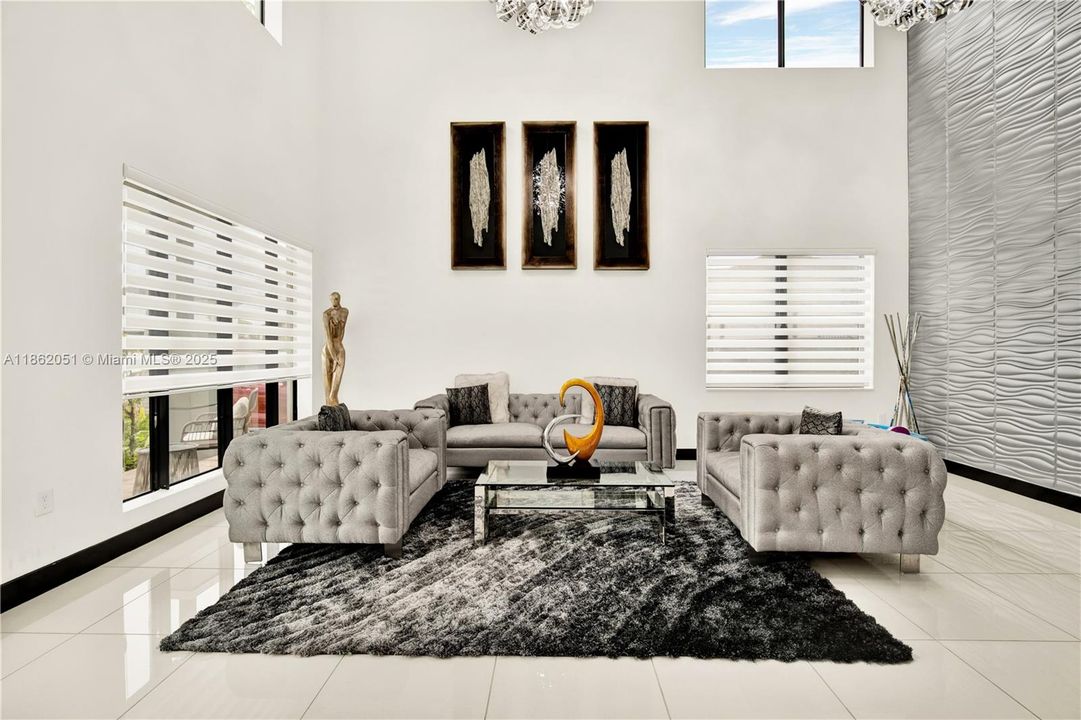 最近售出: $1,200,000 (4 贝兹, 3 浴室, 2847 平方英尺)