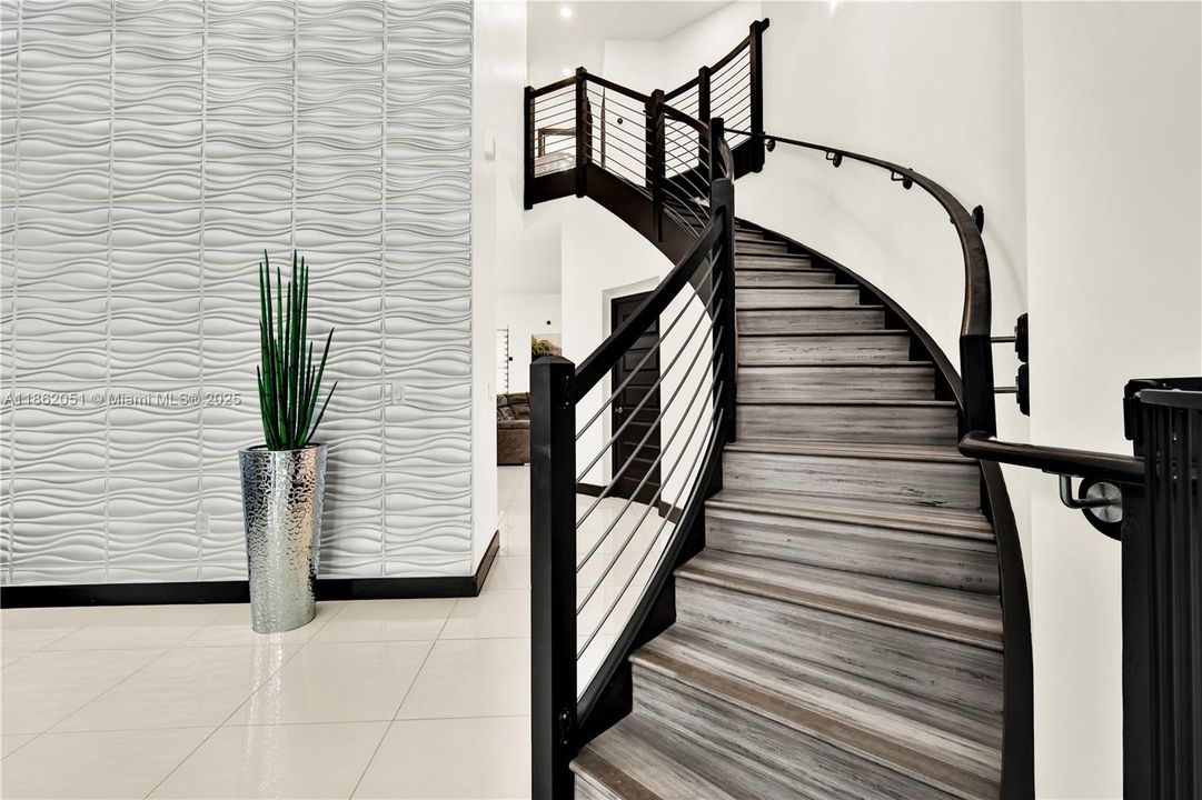 最近售出: $1,200,000 (4 贝兹, 3 浴室, 2847 平方英尺)