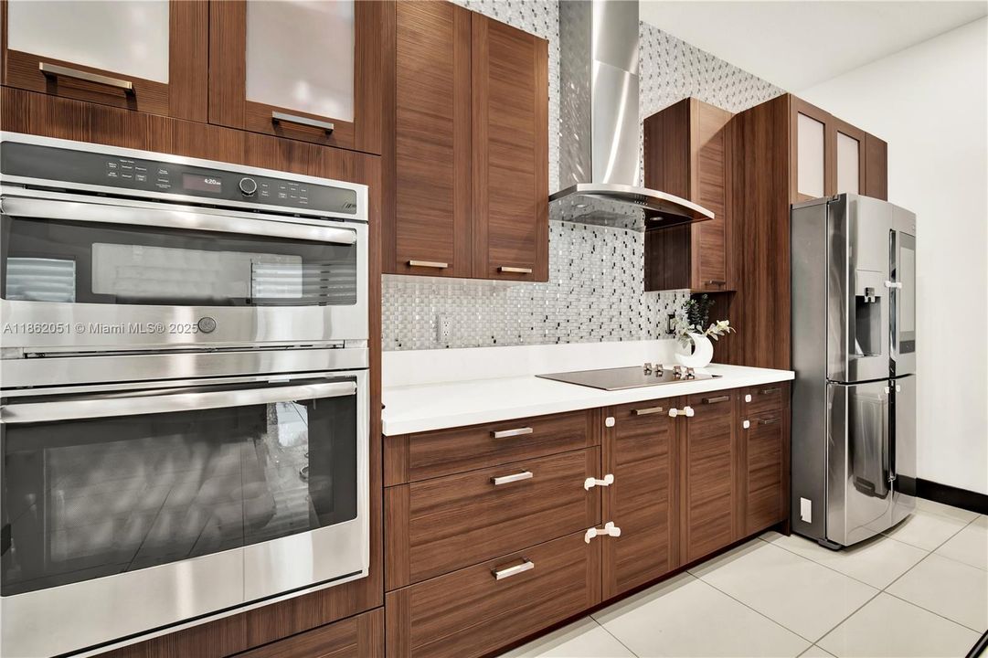 最近售出: $1,200,000 (4 贝兹, 3 浴室, 2847 平方英尺)