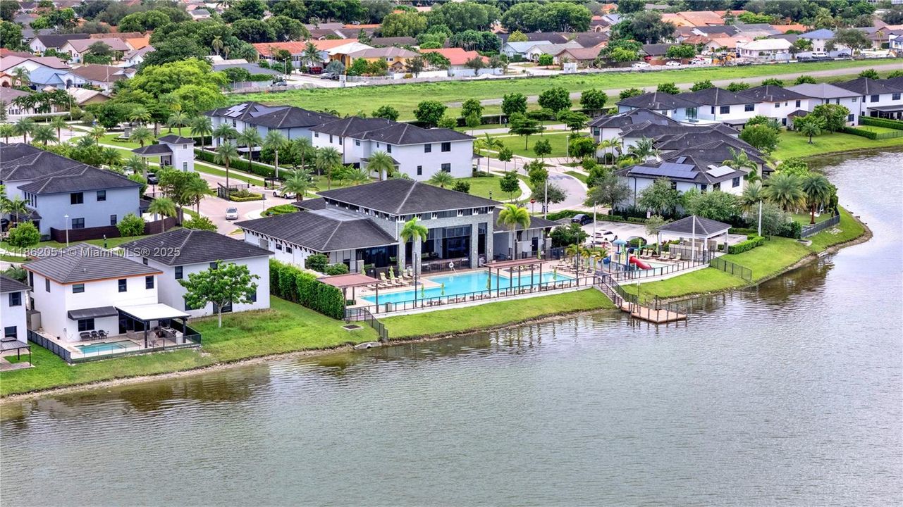 最近售出: $1,200,000 (4 贝兹, 3 浴室, 2847 平方英尺)