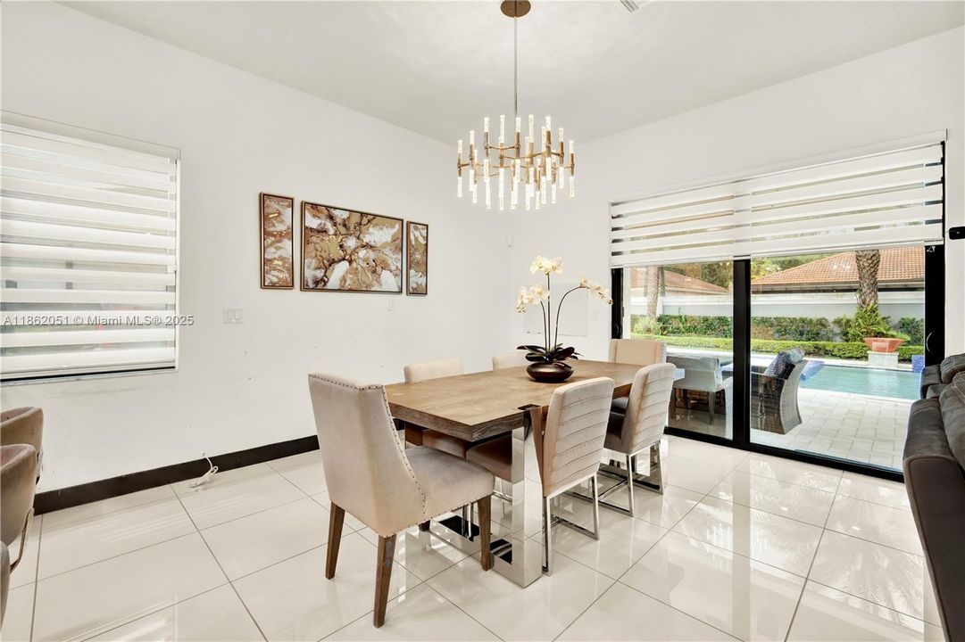 最近售出: $1,200,000 (4 贝兹, 3 浴室, 2847 平方英尺)