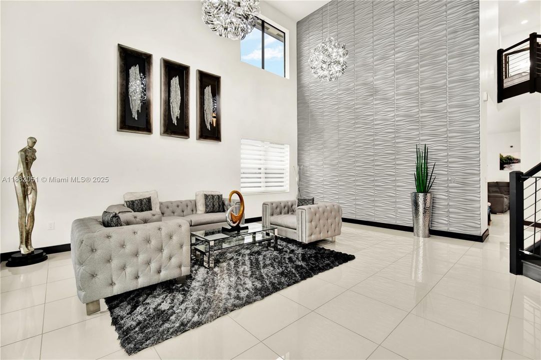 最近售出: $1,200,000 (4 贝兹, 3 浴室, 2847 平方英尺)