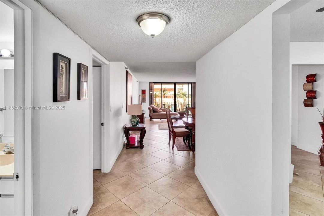 For Sale: $519,000 (1 beds, 2 baths, 1200 Square Feet)