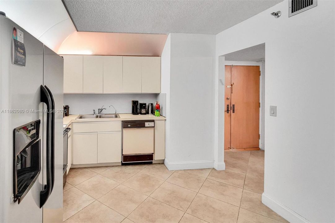For Sale: $519,000 (1 beds, 2 baths, 1200 Square Feet)